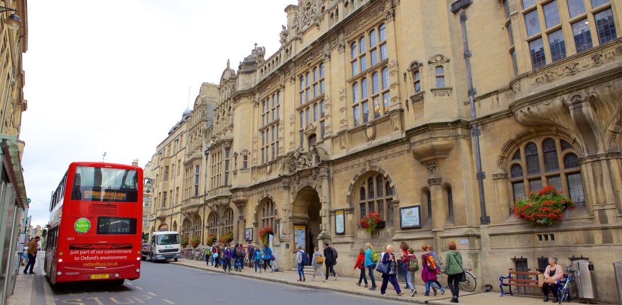 Yamal Airlines Oxford Office in England